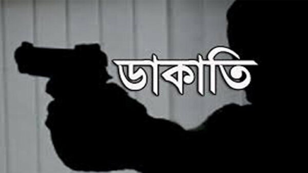 ডাকাতির প্রস্তুতিকালে ৫ ডাকাতকে গণধোলাই দিয়ে পুলিশে সোর্পদ