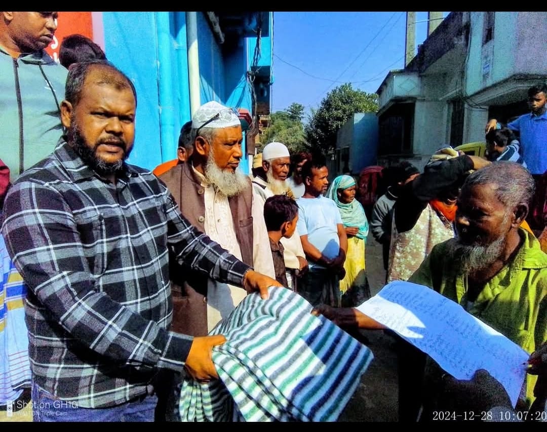 কাঁচপুরে যুবদল নেতা স্বপনের উদ্যোগে শীতবস্ত্র বিতরণ