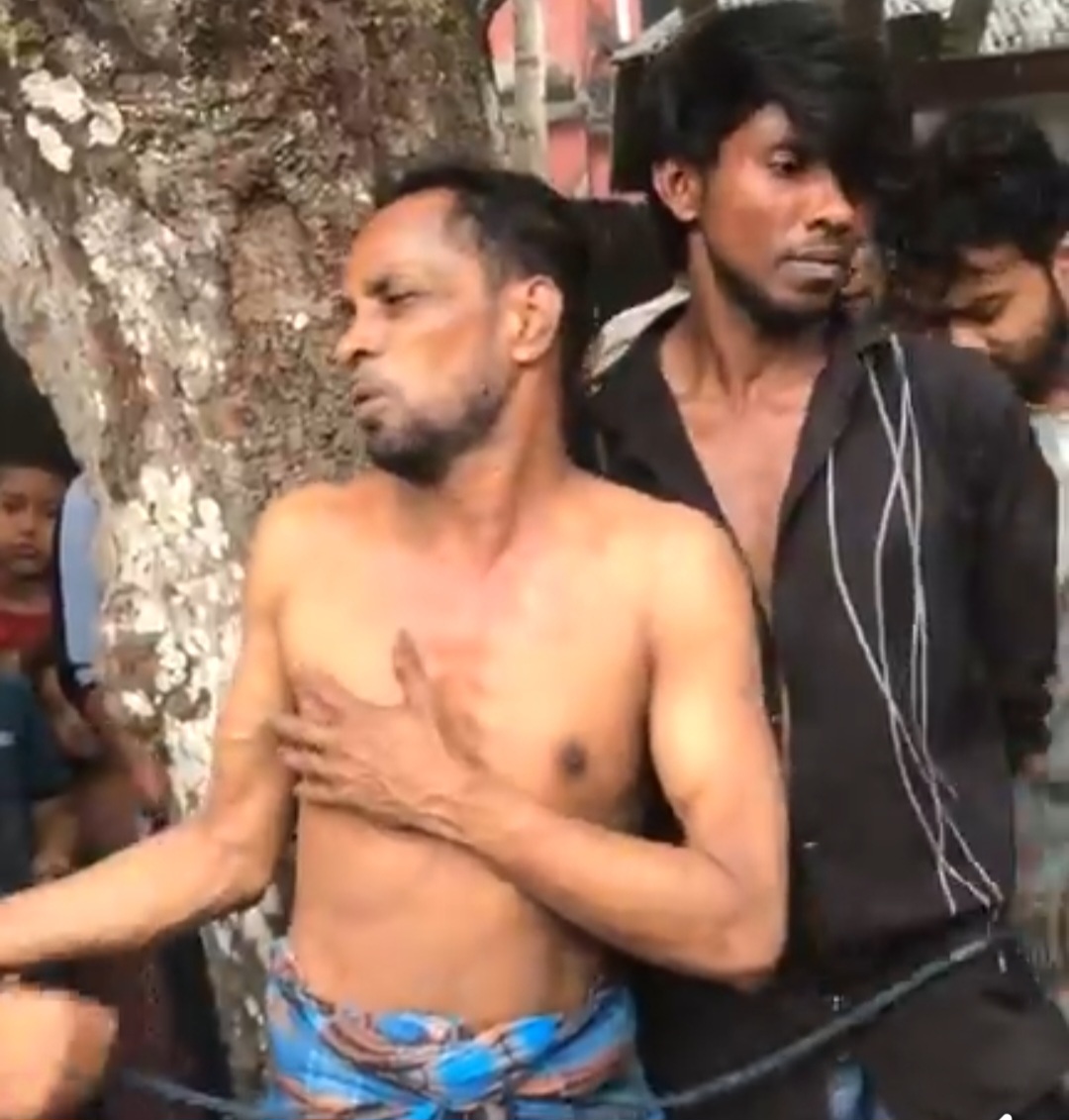 সোনারগাঁও পৌরসভায় ডাকাতির ঘটনায় দুই ডাকাতকে আটক করে পুলিশে সোর্পদ