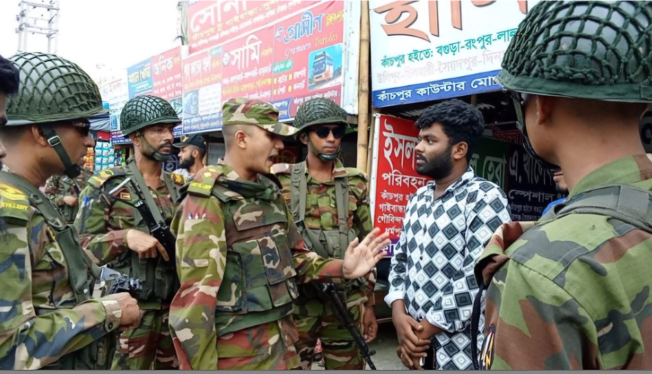 কাঁচপুরে অতিরিক্ত ভাড়া আদায়ের বিরুদ্ধে সেনাবাহিনীর অভিযান, আটক ৩