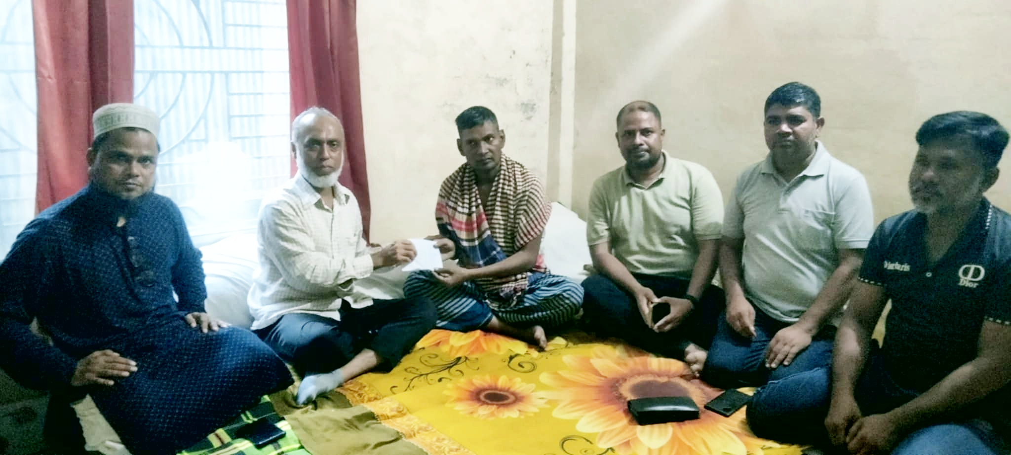 সোনারগাঁয়ে অসুস্থ স্বেচ্ছাসেবক দল নেতা বিল্লালের চিকিৎসার দায়িত্ব নিলেন আল মুজাহিদ মল্লিক