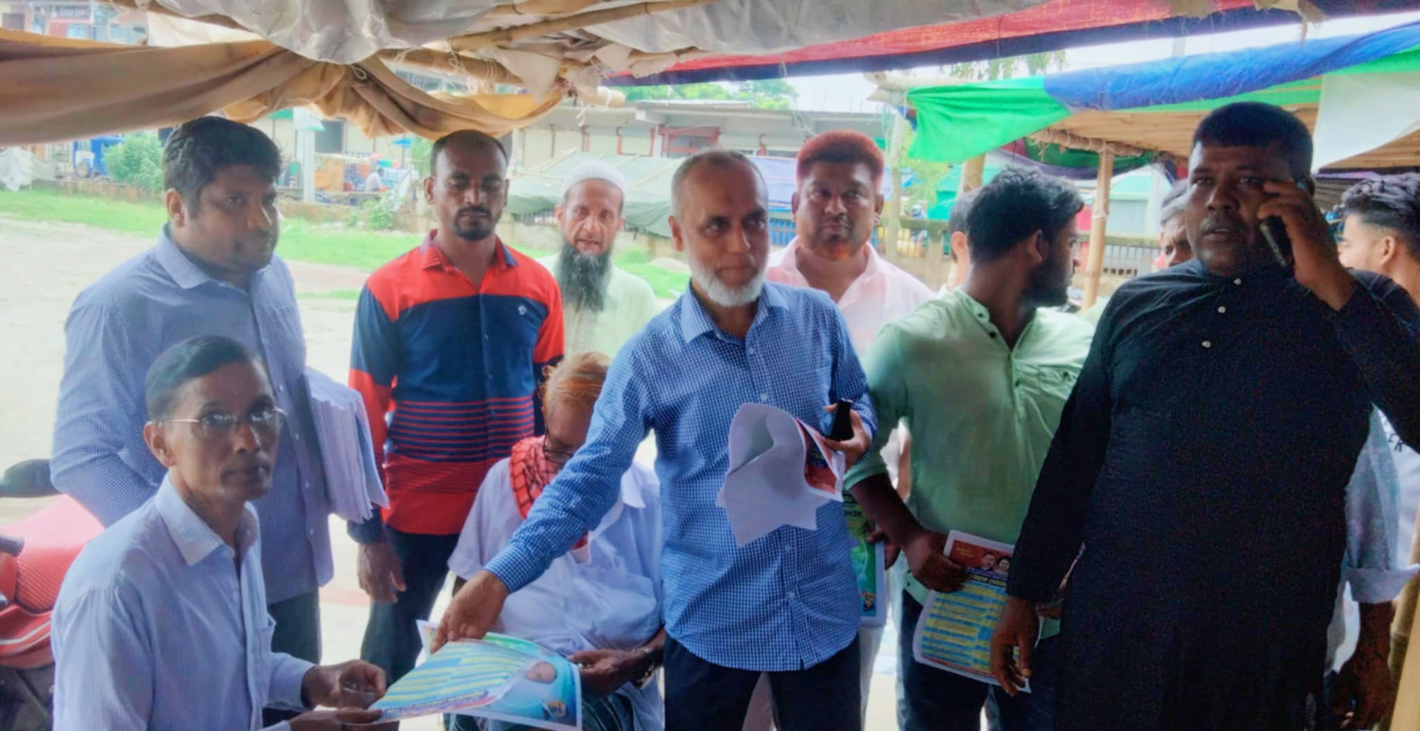 বারদীতে ত্যাগী নেতার পরিবারের পাশে আল মুজাহিদ, ৩১ দফা বাস্তবায়নে লিফলেট বিতরণ ও গণসংযোগ