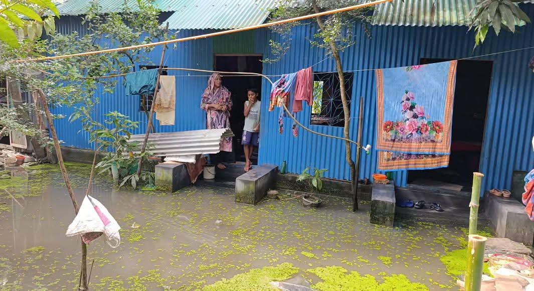 সোনারগাঁয়ে পানিবন্দি ১০ গ্রামের হাজারো মানুষ, তীব্র জনদুর্ভোগ