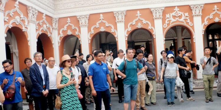 সোনারগাঁয়ের দর্শনীয় স্থান পরিদর্শন করলেন জাপানের ১১০ বিনিয়োগকারী