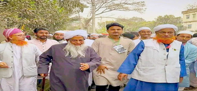 খেলাফত আন্দোলনের এমপি প্রার্থীর পক্ষে বটগাছ প্রতীকে ভোট চাইলেন পীর সাহেব, মধুপুরে গণসংযোগ