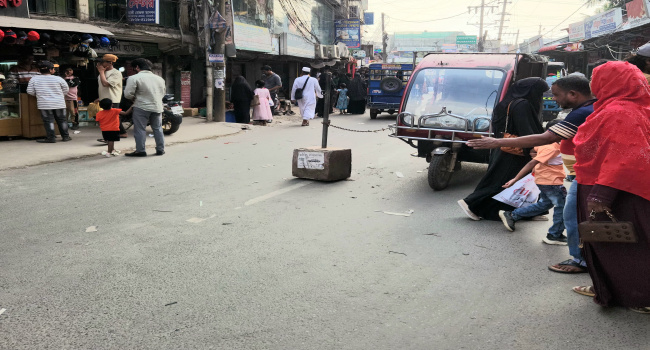 পারলেন এমপি মান্নান: মোগরাপাড়া চৌরাস্তায় মিলেছে যানজট থেকে স্বস্তি