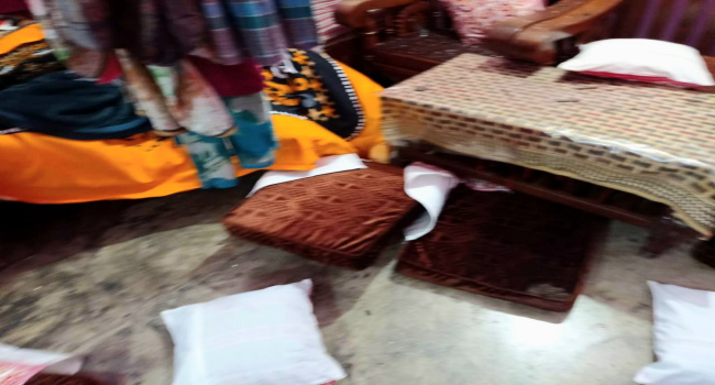 সোনারগাঁয়ে চাঁদা না দেওয়ায় বিএনপি নেতার বাড়িতে হামলা, ভাঙচুর ও লুটপাট