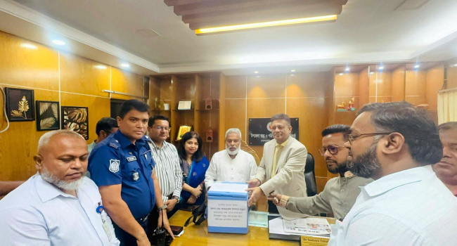 সোনারগাঁ উপজেলা স্বাস্থ্য কমপ্লেক্সে ৬০০ ডোজ জলাতঙ্ক প্রতিরোধী ভ্যাকসিন প্রদান করেছেন এমপি আজহারুল ইসলাম মান্নান