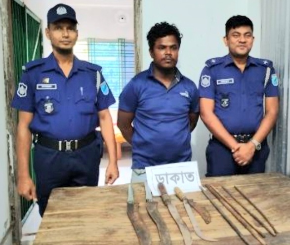 সোনারগাঁয়ে দেশীয় অস্ত্রসহ ডাকাত গ্রেফতার