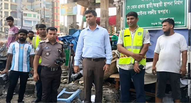 সোনারগাঁয়ে ঢাকা-চট্টগ্রাম মহাসড়কে অবৈধ স্থাপনা উচ্ছেদ