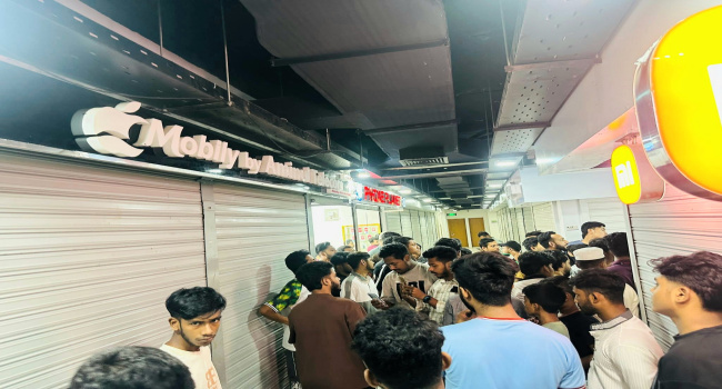 সোনারগাঁয়ে শপিংমলের মোবাইলের দোকানে দুর্ধর্ষ চুরি, প্রায় দেড় কোটি টাকার মোবাইল খোয়া