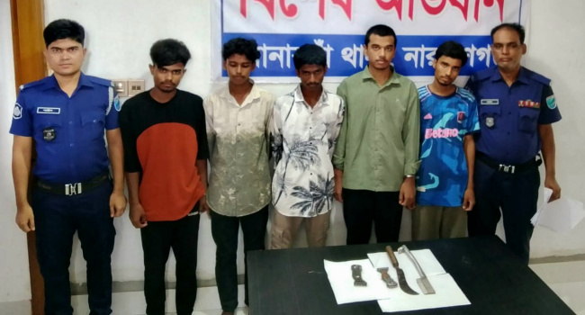 সোনারগাঁয়ে ডাকাতির প্রস্তুতিকালে অস্ত্রসহ ৫ জন গ্রেপ্তার