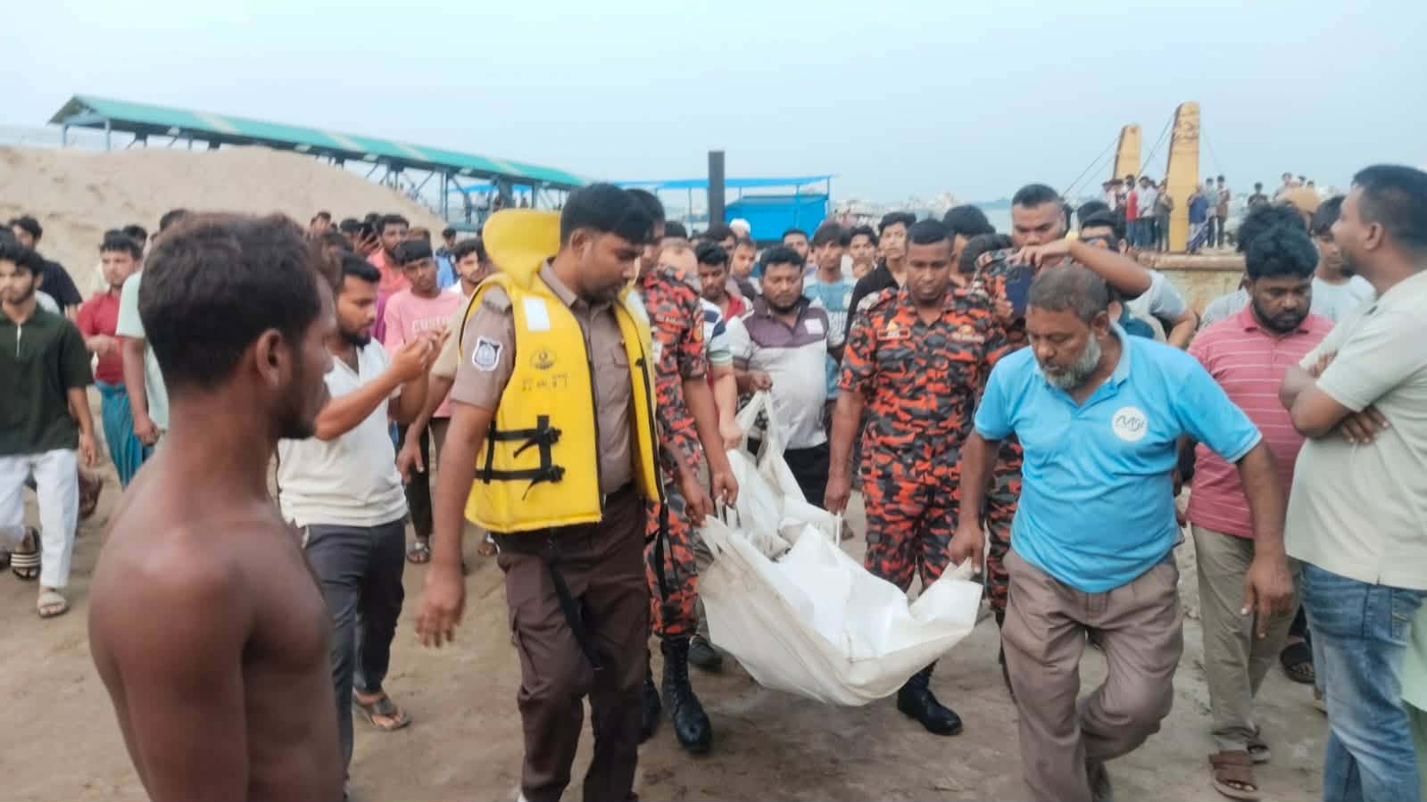 সোনারগাঁয়ের মেঘনা নদীতে গোসল করতে নেমে দুই স্কুলছাত্রের মৃত্যু