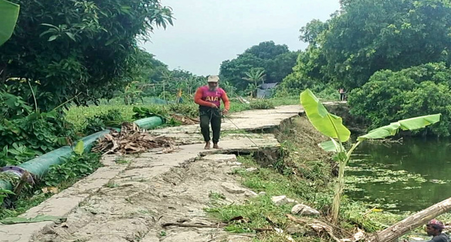 ১৬-১৭ বছরের পুরোনো সড়ক এখন চলাচলের অনুপযোগী