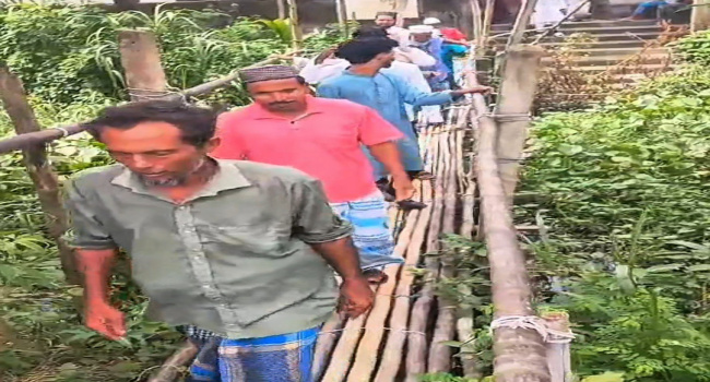 সনমান্দি কান্দাপাড়ায় ৫ শতাধিক মানুষের ভরসা নড়বড়ে সাঁকো, ঝুঁকি নিয়ে পারাপার