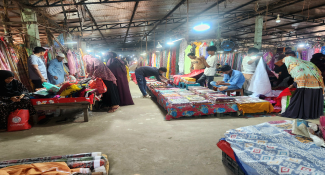 সোনারগাঁয়ের মোগরাপাড়া চৌরাস্তায় জনপ্রিয় হয়ে উঠেছে ‘গাউছিয়া মার্কেট’