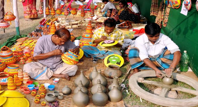 দেশে ১৩১৫ কারুশিল্পীর মধ্যে ৯৩২ জনই নারী