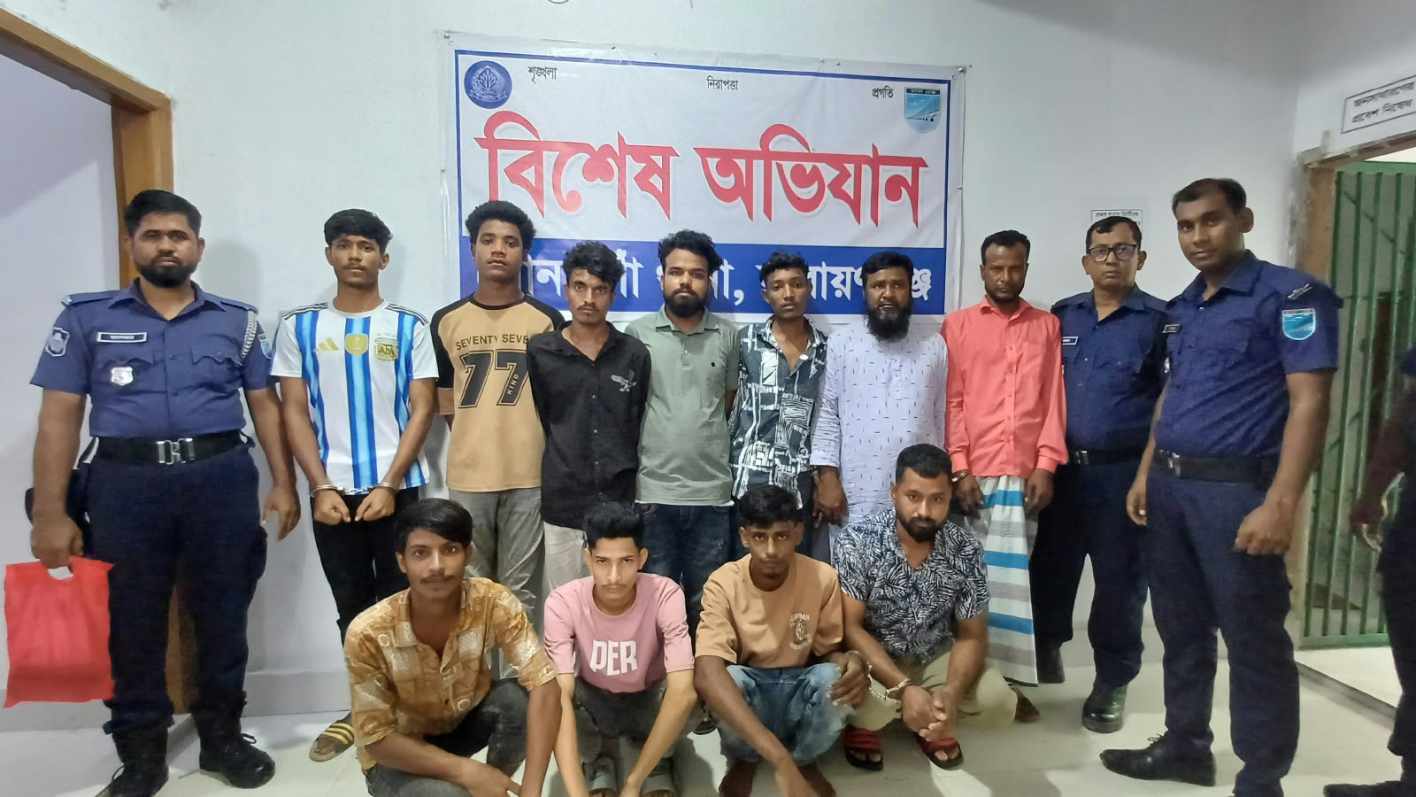 সোনারগাঁয়ে পুলিশের বিশেষ অভিযান, ইয়াবাসহ গ্রেপ্তার ১১