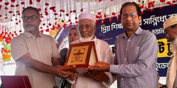 প্রিয় শিক্ষকদের সান্নিধ্যে হোসেনপুর এস.পি. ইউনিয়ন উচ্চ বিদ্যালয়ের ৮৮ ব্যাচের পুনর্মিলন