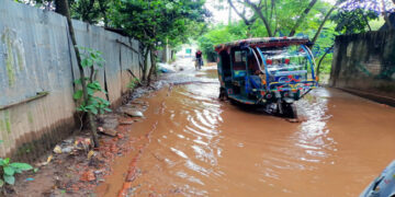সোনারগাঁয়ের কাজহরদীতে রাস্তার বেহাল দশা, বরাদ্দ হলেও টেন্ডারে ধীরগতি