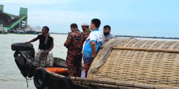 সোনারগাঁয়ে মেঘনা নদীতে ট্রলার ডুবে একই পরিবারের ৪ জন নিখোঁজ, এক জনের মৃতদেহ উদ্ধার