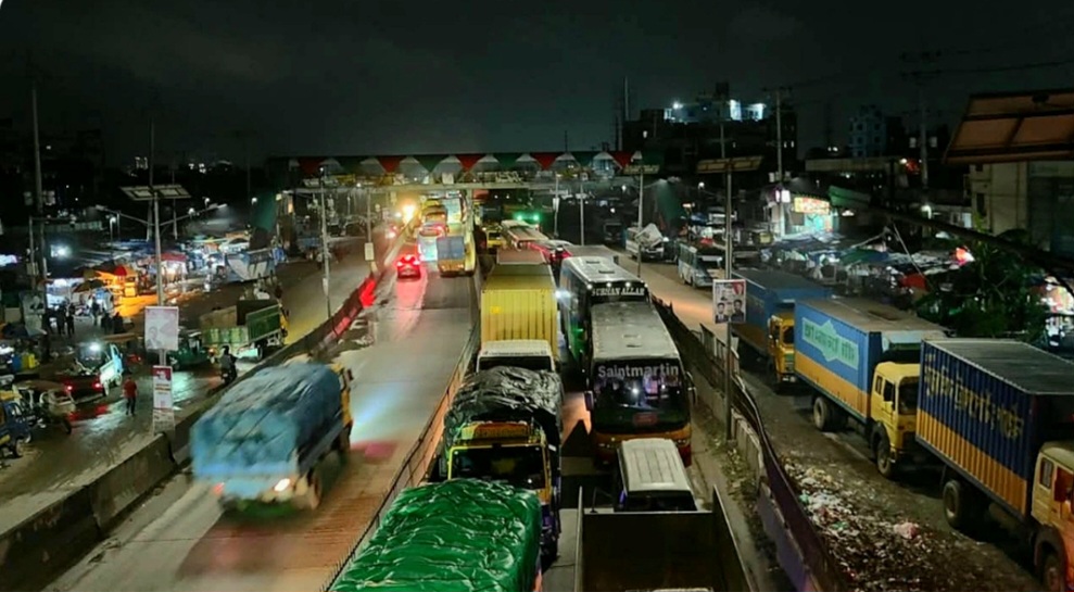 সোনারগাঁয়ে মহাসড়ক পার হওয়ার সময় ট্রাকের ধাক্কায় নারী শ্রমিক নিহত, আহত ২