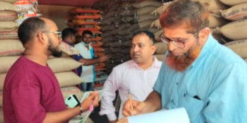 সোনারগাঁয়ে পাটজাত মোড়ক ব্যবহার না করায় তিন ব্যবসায়ীকে জরিমানা