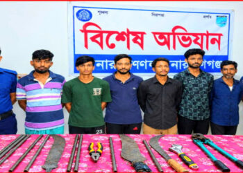 সোনারগাঁয়ে ডাকাতির প্রস্তুতিকালে ৬ জন গ্রেপ্তার, দেশীয় অস্ত্র ও সিএনজি জব্দ