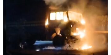সোনারগাঁয়ে বিপজ্জনক রাসায়নিকবাহী ভ্যানে আগুন